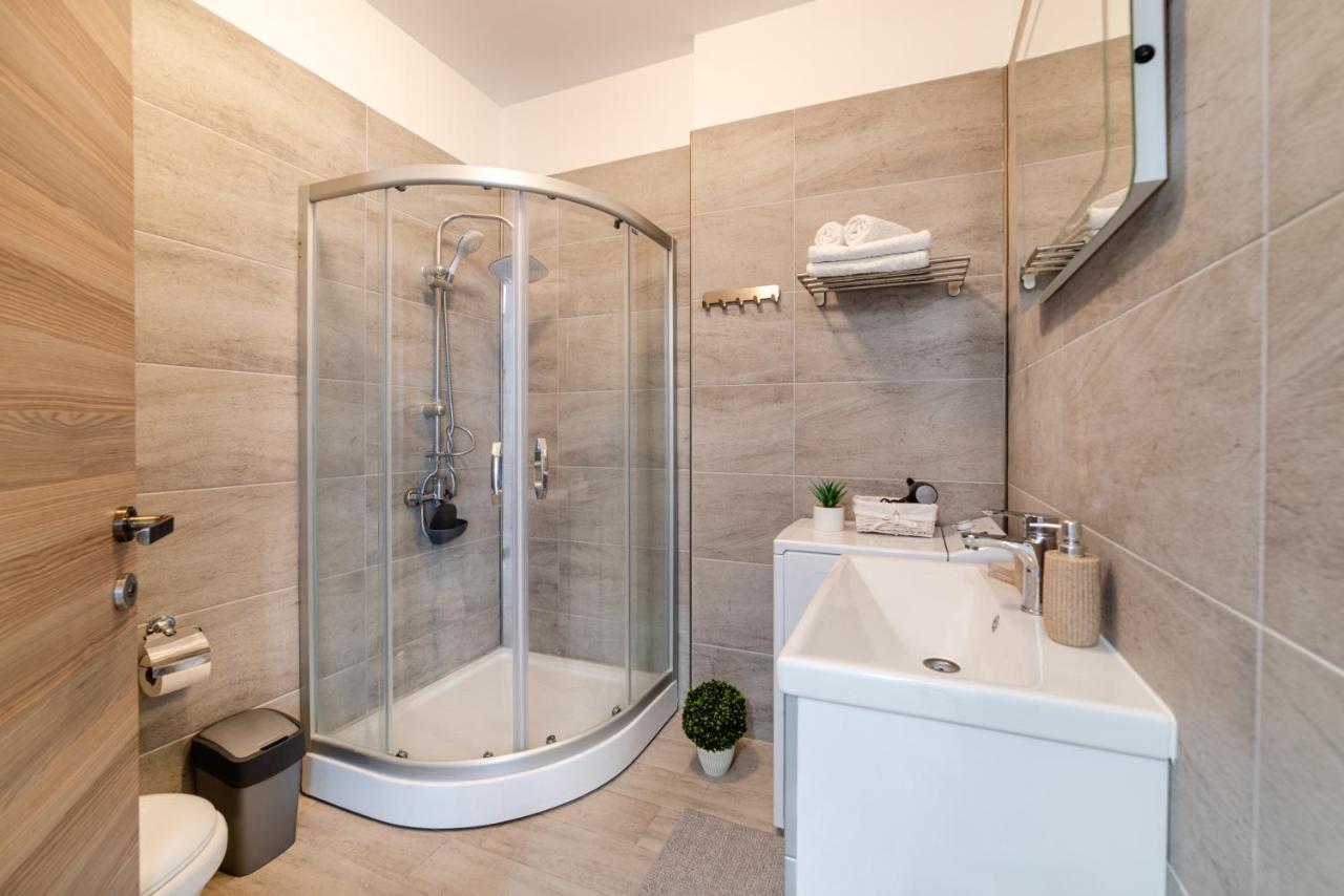 Iriny Apartment Spa&Pool By Alezzi Beach Resort Năvodari Buitenkant foto